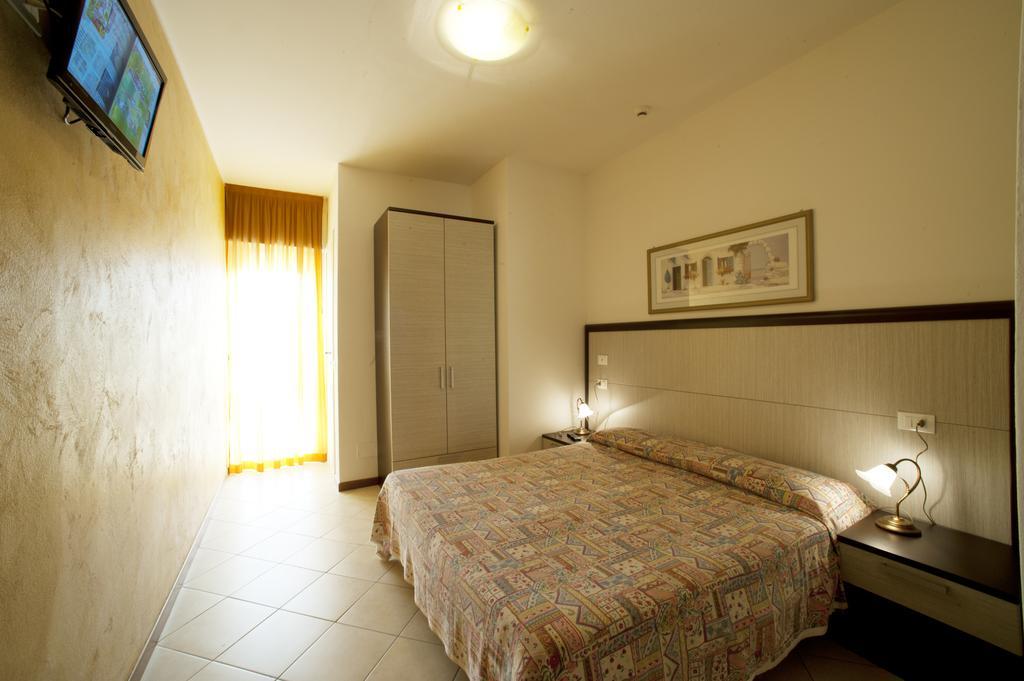 Hotel Milano 3S Bibione Zimmer foto