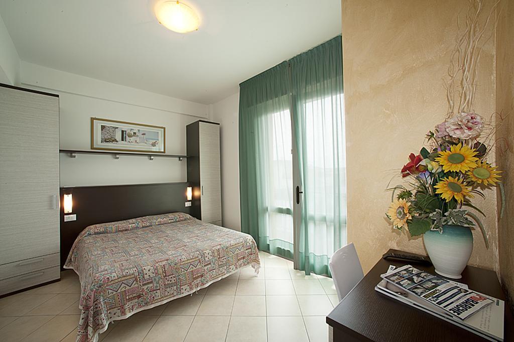 Hotel Milano 3S Bibione Zimmer foto